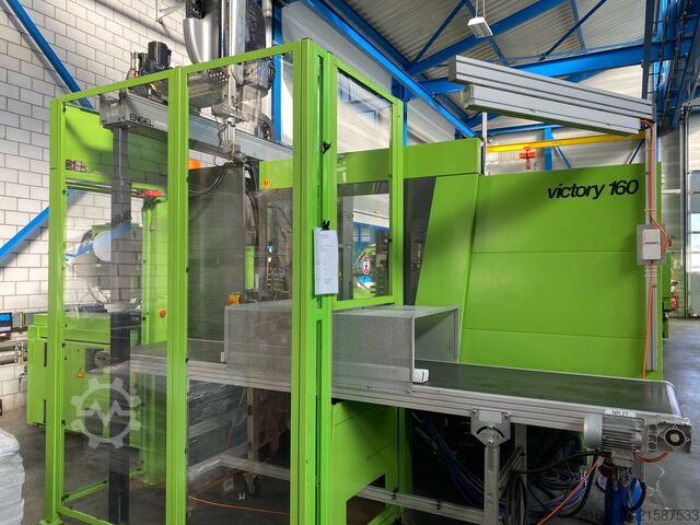 Spritzgiessmaschine mit Roboter ENGEL victory 1050/160 tech CC200 A02 mit Robot ERC 23F regular RC 200 integriert