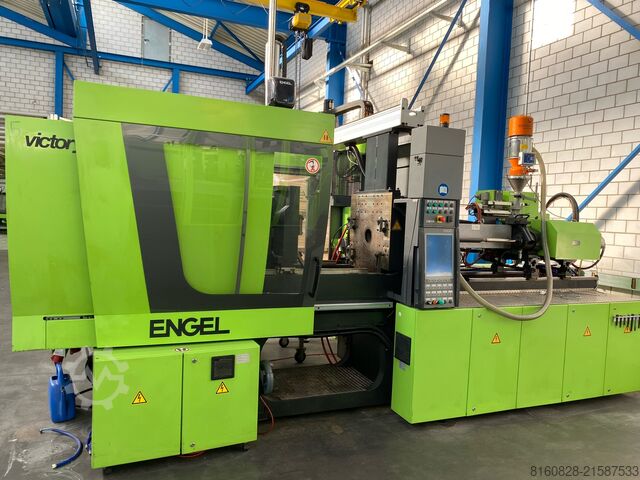 Spritzgiessmaschine mit Roboter ENGEL victory 1050/160 tech CC200 A02 mit Robot ERC 23F regular RC 200 integriert