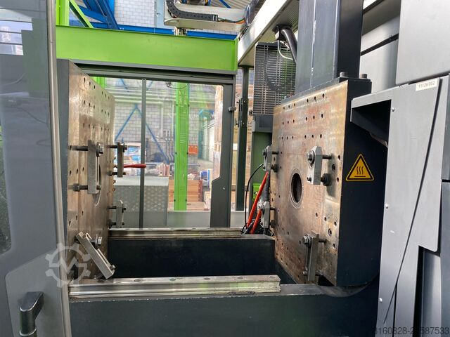 Spritzgiessmaschine mit Roboter ENGEL victory 1050/160 tech CC200 A02 mit Robot ERC 23F regular RC 200 integriert