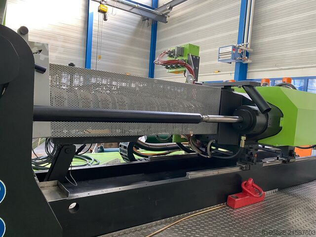 Spritzgiessmaschine mit Roboter ENGEL victory 2050/300 tech EC200 A01 mit Roboter ERC 23F RC 200 integriert