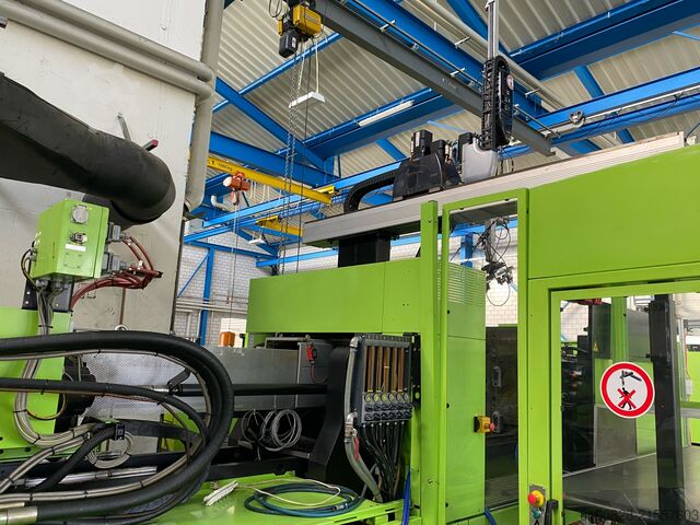 Spritzgiessmaschine mit Roboter ENGEL victory 2050/300 tech EC200 A01 mit Roboter ERC 23F RC 200 integriert