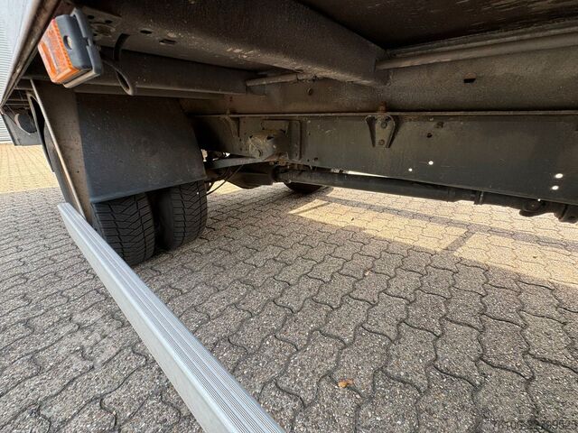 Transporter mit Koffer IVECO Daily 70C18 Hi-Matic Koffer mit Ladebordwand