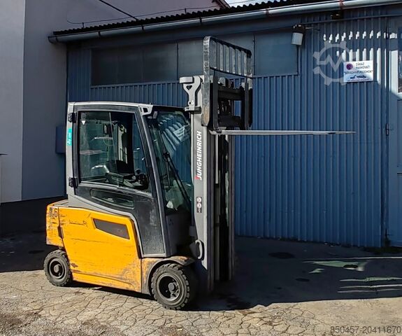 Elektrisch â 4 RĂ€der Jungheinrich EFG 320 5m/ batt2023/ 5396h