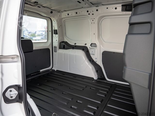 Panel van VW Caddy Cargo AHK SPURH. KLIMA BT PDC