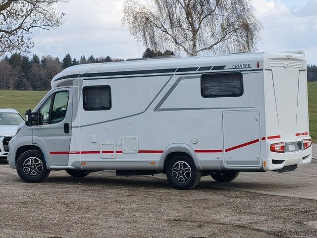 Teilintegriertes Wohnmobil LMC Cruiser V 646 G,  Längsbetten, Navi,Automatik