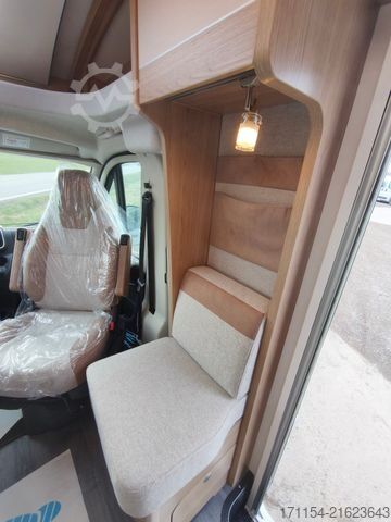 Teilintegriertes Wohnmobil LMC Cruiser V 646 G,  Längsbetten, Navi,Automatik