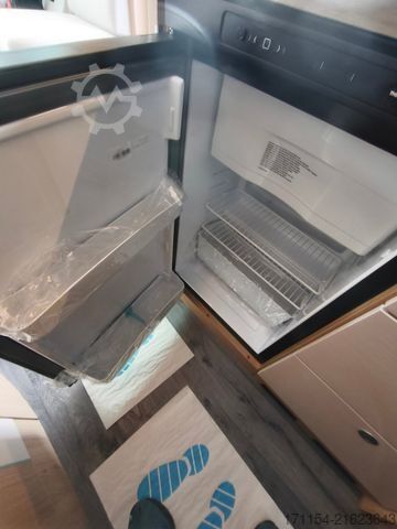 Teilintegriertes Wohnmobil LMC Cruiser V 646 G,  Längsbetten, Navi,Automatik