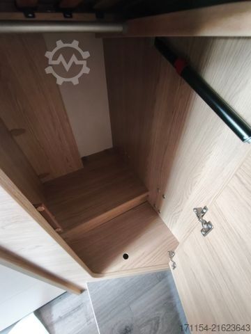 Teilintegriertes Wohnmobil LMC Cruiser V 646 G,  Längsbetten, Navi,Automatik