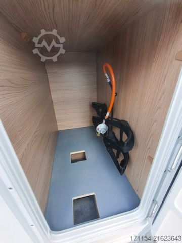 Teilintegriertes Wohnmobil LMC Cruiser V 646 G,  Längsbetten, Navi,Automatik