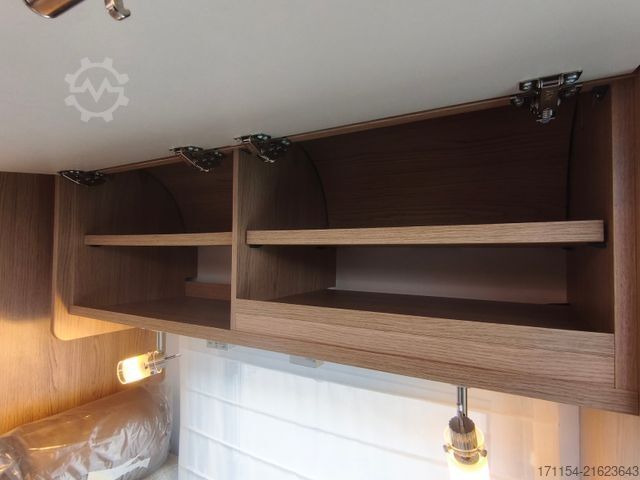 Teilintegriertes Wohnmobil LMC Cruiser V 646 G,  Längsbetten, Navi,Automatik