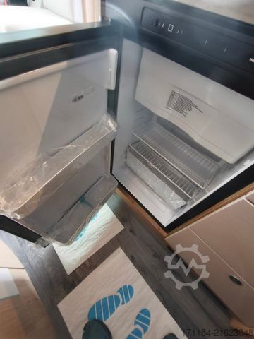 Teilintegriertes Wohnmobil LMC Cruiser V 646 G,  Längsbetten, Navi,Automatik