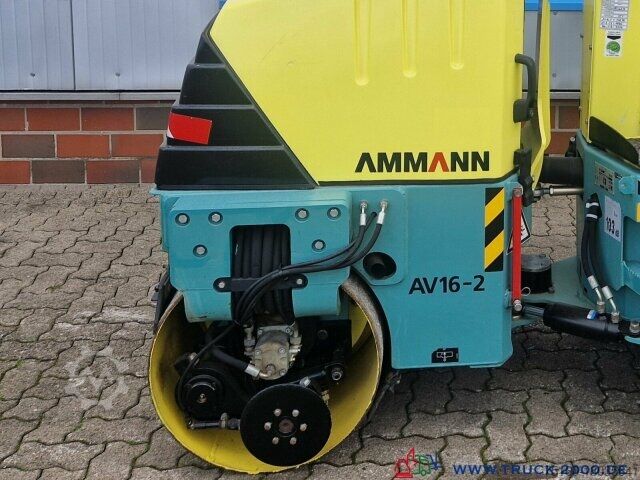Walzenzug Ammann AV 16-2 Tandem Vibrationswalze Kanten Schneider
