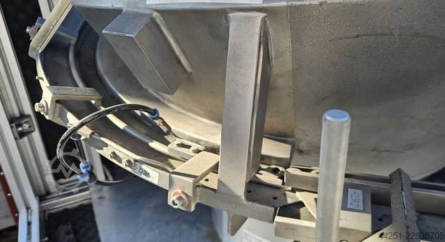 Jürgen Jahn sorting system with vibratory spiral feeder SGJ 450 & LFJ 4 noise protection Jürgen Jahn SGJ 450
