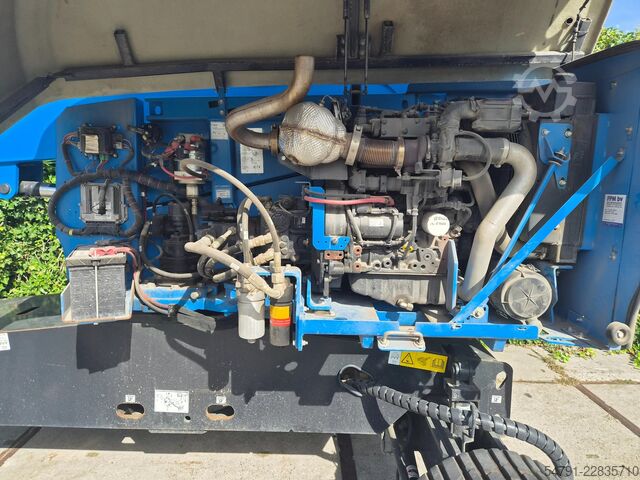 Telescopic boom lift Genie S-45XC TRAX