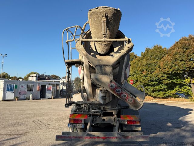 Concrete mixer truck Iveco trakker