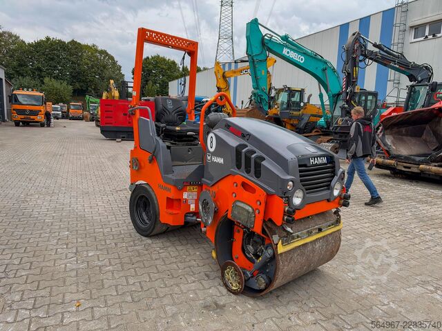 Combination roller Hamm HD10 VT 18,5 kW Kantenschneiderad