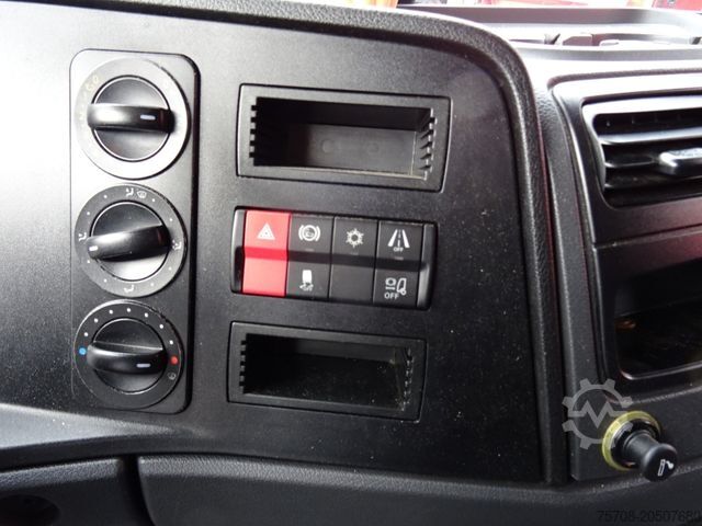 Box van MERCEDES-BENZ 821 Atego*5,9m*LBW*Klima*B/L*3 Sitze*Original km