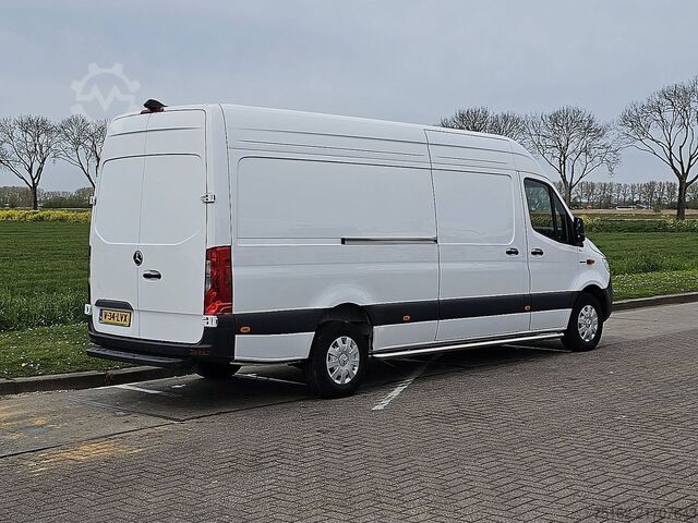 High-roof van MERCEDES-BENZ ESPRINTER 320 204 pk 81 Kwh