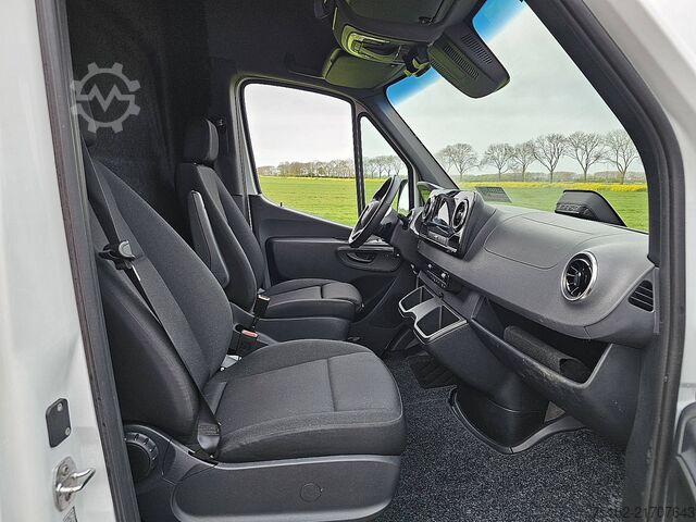 High-roof van MERCEDES-BENZ ESPRINTER 320 204 pk 81 Kwh