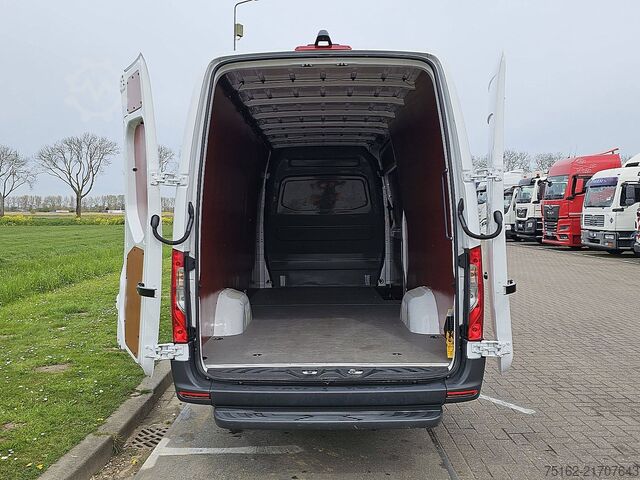 High-roof van MERCEDES-BENZ ESPRINTER 320 204 pk 81 Kwh