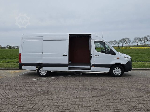 High-roof van MERCEDES-BENZ ESPRINTER 320 204 pk 81 Kwh