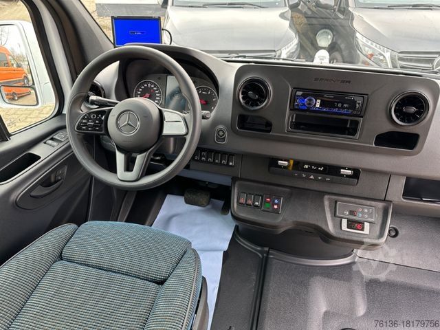City bus MERCEDES-BENZ Sprinter 15+27 Linienbus Niederflur Rollstuhl