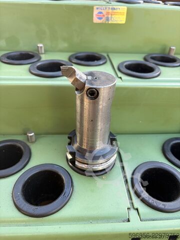 Finishing turning holder SK40 × 40 × 40 DIN 69871 – with insert Uchwyt tokarsko-wykańczający SK40 × 40 × 40 DIN Uchwyt tokarsko-wykańczający SK40 × 40 × 40 DIN