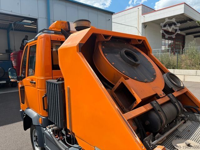 Kehrmaschine MULTICAR FUMO M30 Carrier 4x4 mit Trilety Aufbau