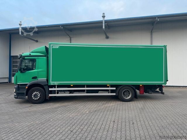Box truck MERCEDES-BENZ 1824 L Koffer 7.2 Seitentür  LBW 2t Kamera
