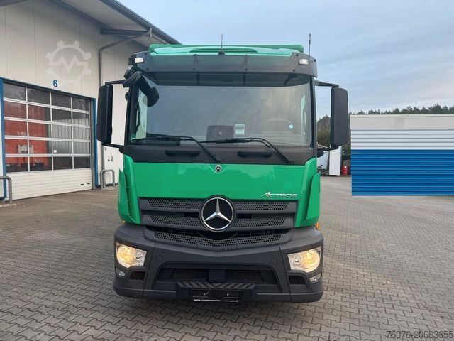 Box truck MERCEDES-BENZ 1824 L Koffer 7.2 Seitentür LBW 2t Kamera