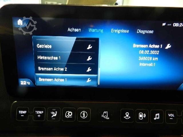 Box truck MERCEDES-BENZ 1824 L Koffer 7.2 Seitentür LBW 2t Kamera