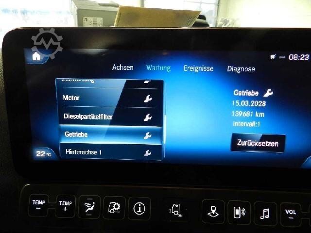 Box truck MERCEDES-BENZ 1824 L Koffer 7.2 Seitentür  LBW 2t Kamera