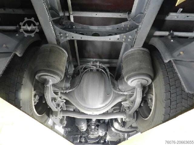 Box truck MERCEDES-BENZ 1824 L Koffer 7.2 Seitentür  LBW 2t Kamera