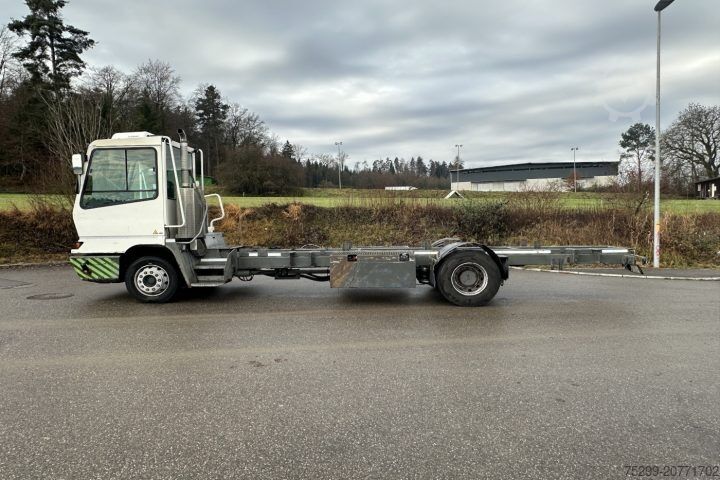LKW-Fahrgestell YT222 4x2 Chassis-Kabine / Swiss-Vehicle
