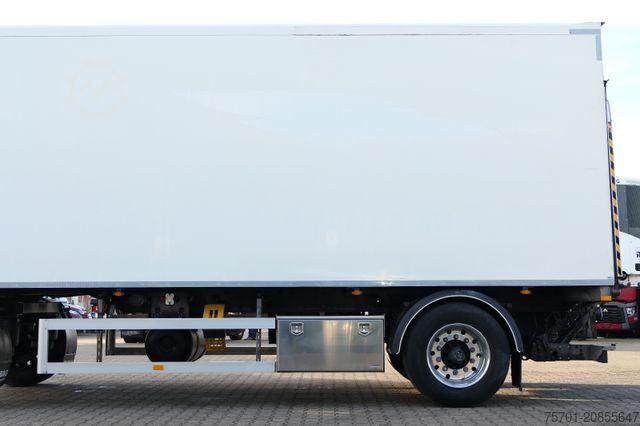Reefer trailer Fabag AH 18 Kühlkoffer Carrier Vector LBW