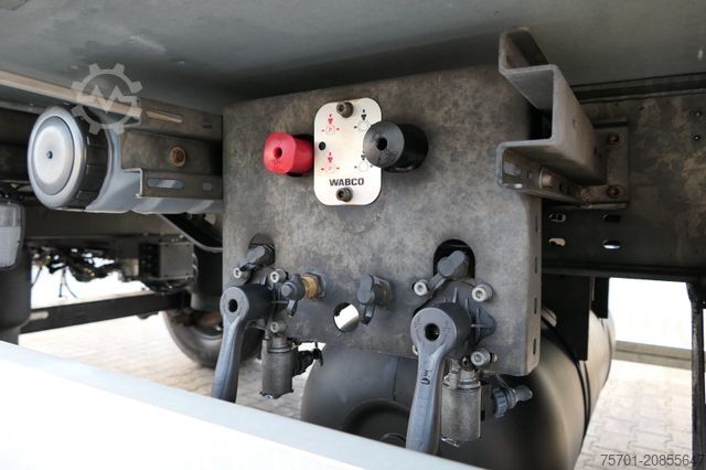 Reefer trailer Fabag AH 18 Kühlkoffer Carrier Vector LBW