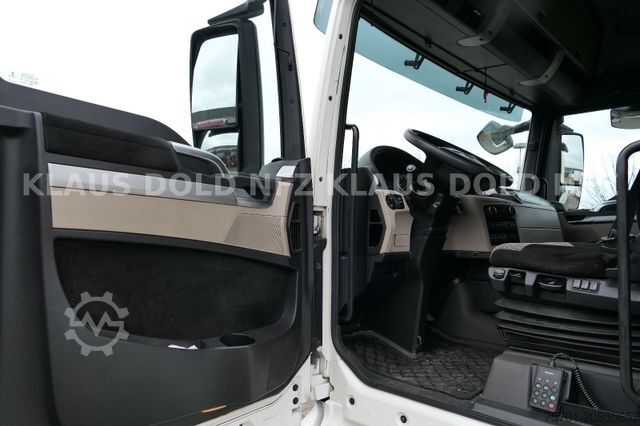 Refrigerated truck MAN TGX 18.420 Kühlkoffer Retarder Standklima LBW