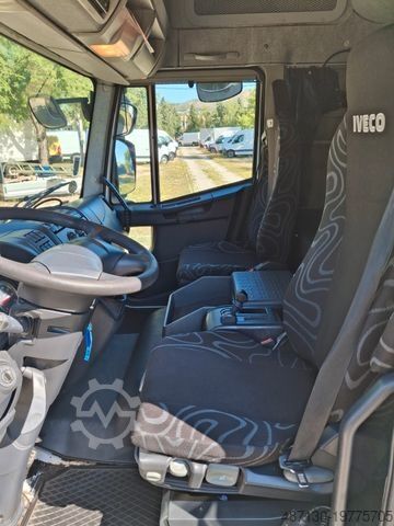 Box truck IVECO Eurocargo 12E27
