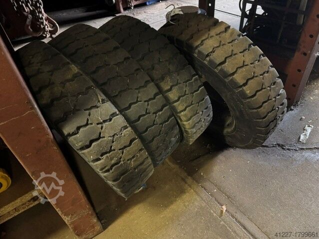 Solid rubber tires Continental 7.00-15 SC10