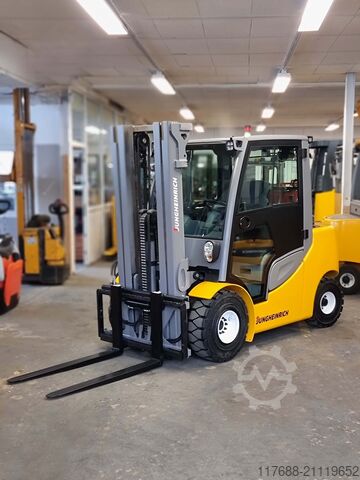 Treibgas-Frontstapler Jungheinrich TFG 425s - Service Neu - VW Motor - Garantie