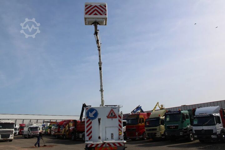 Lifting platform Iveco Eurocargo 120EL18 + COMET + EURO 5
