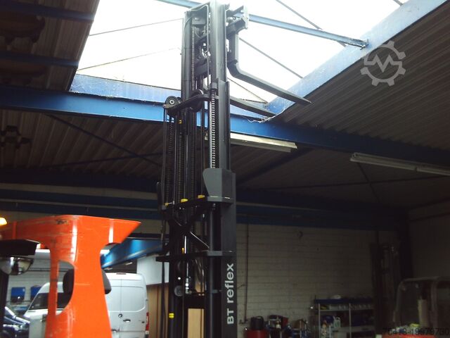 3-wheel forklift CLARCK BT REFLEX UITSCHUIFBAARE ZIJ LADER