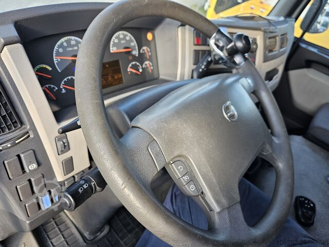 Truck with box body Volvo FL240 16 Tons Full Side Opening Hebebühn