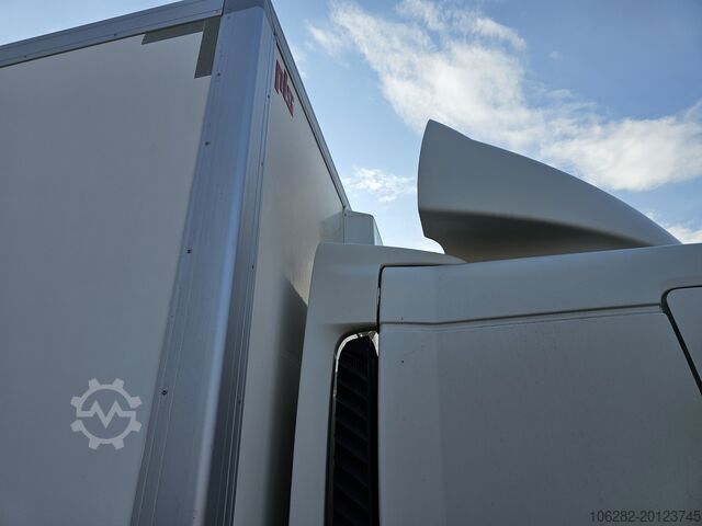 Truck with box body Volvo FL240 16 Tons Full Side Opening Hebebühn