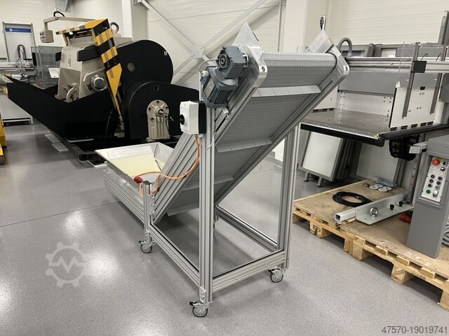 Stanze Conveyor belt for waste removal from guillotine, three-knife trimmer