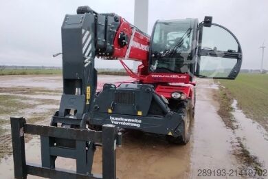 Telescopic forklift MAGNI RTH 6.25