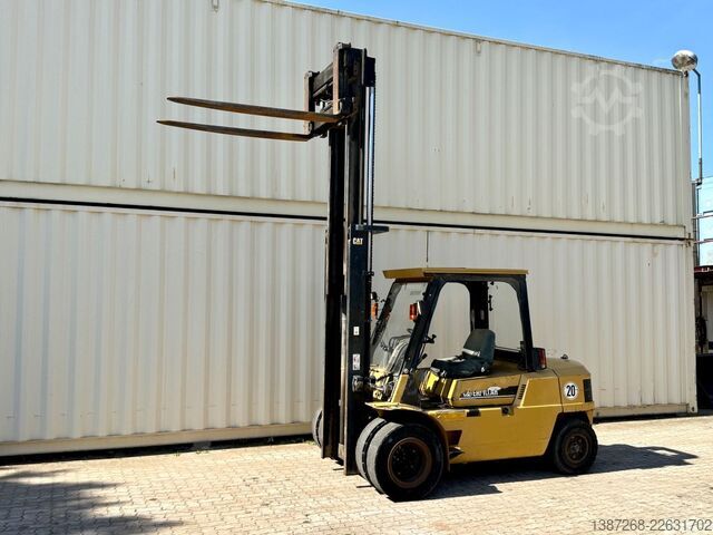 Frontstapler CATERPILLAR DP45 Diesel / Seitenschieber + Zinkenverstellung