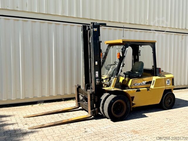 Frontstapler CATERPILLAR DP45 Diesel / Seitenschieber + Zinkenverstellung