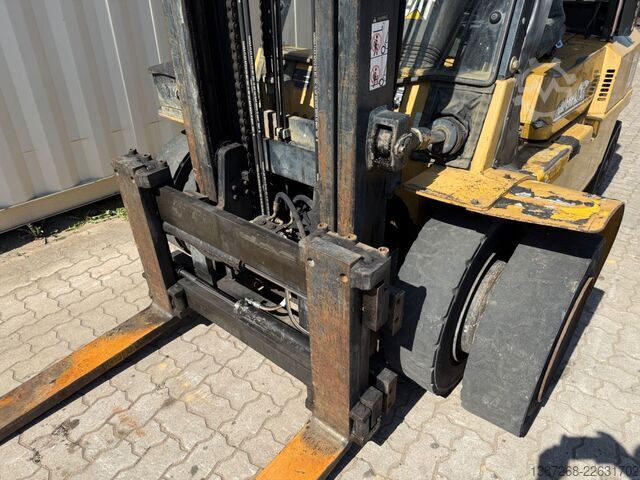 Frontstapler CATERPILLAR DP45 Diesel / Seitenschieber + Zinkenverstellung