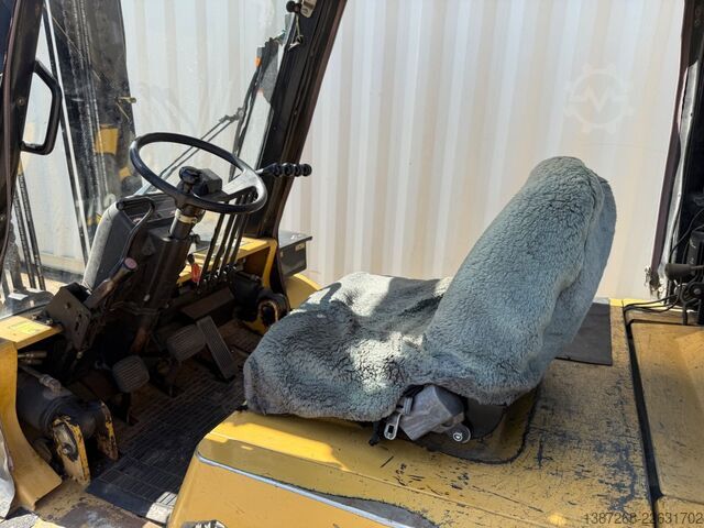 Frontstapler CATERPILLAR DP45 Diesel / Seitenschieber + Zinkenverstellung